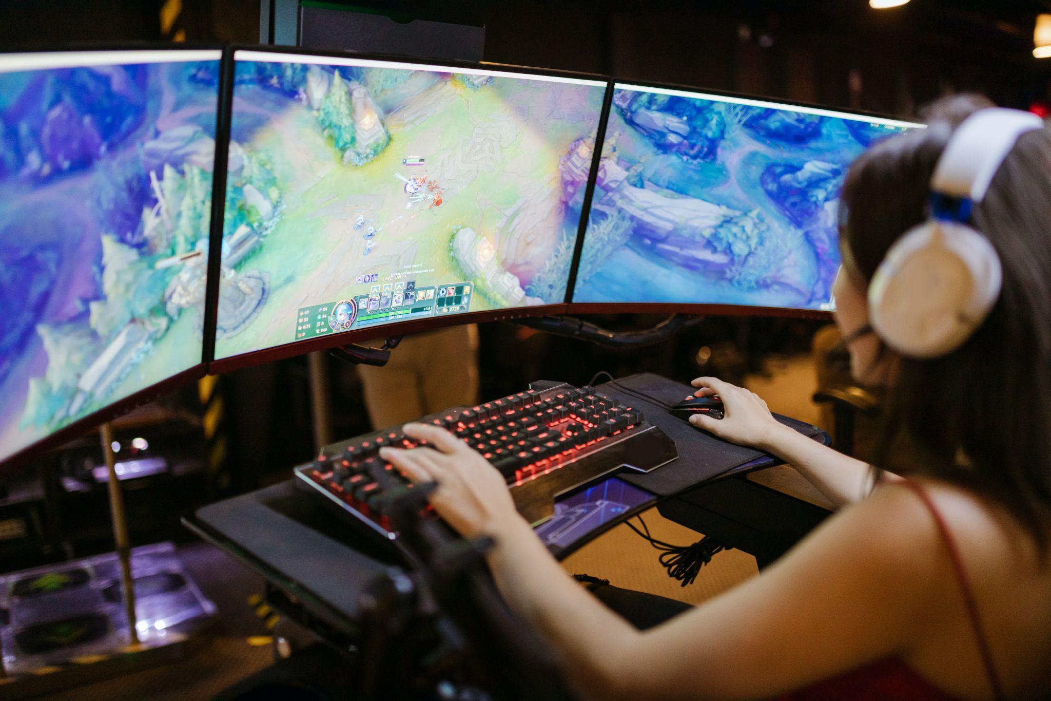 gaming monitor is essential gamer gadgets