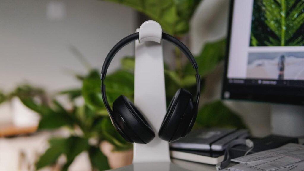 white headphone stand