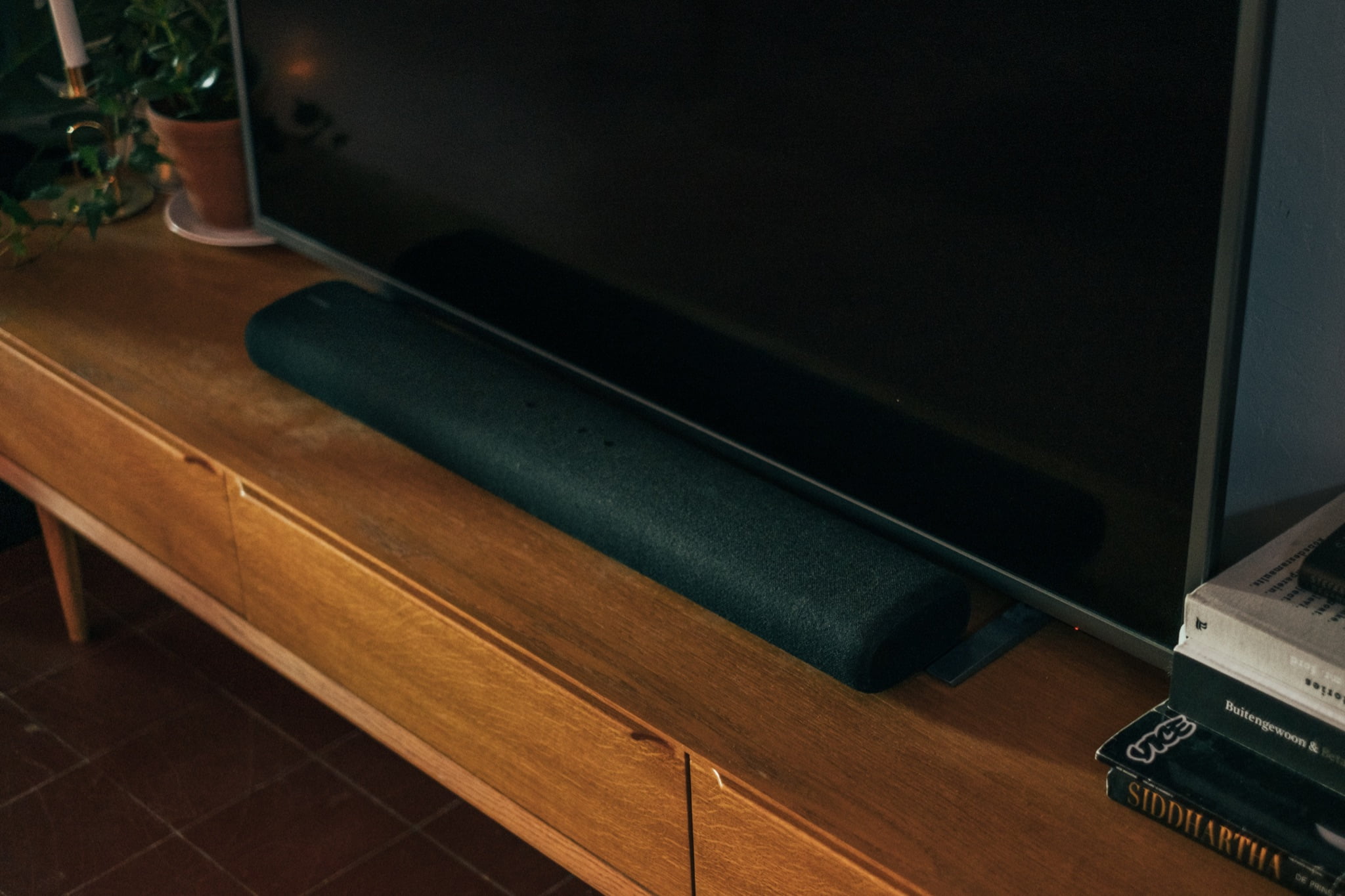 a black soundbar under TV